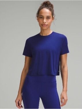 NWOT Lululemon Ultralight Waist Length T-Shirt